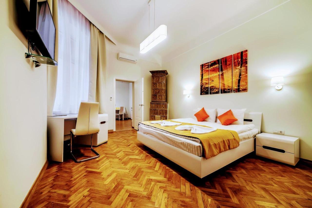 Family Apartments In Lviv Center With Balcony Eksteriør bilde