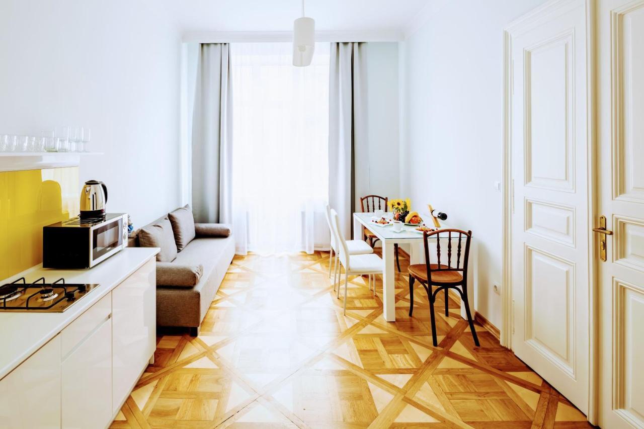Family Apartments In Lviv Center With Balcony Eksteriør bilde