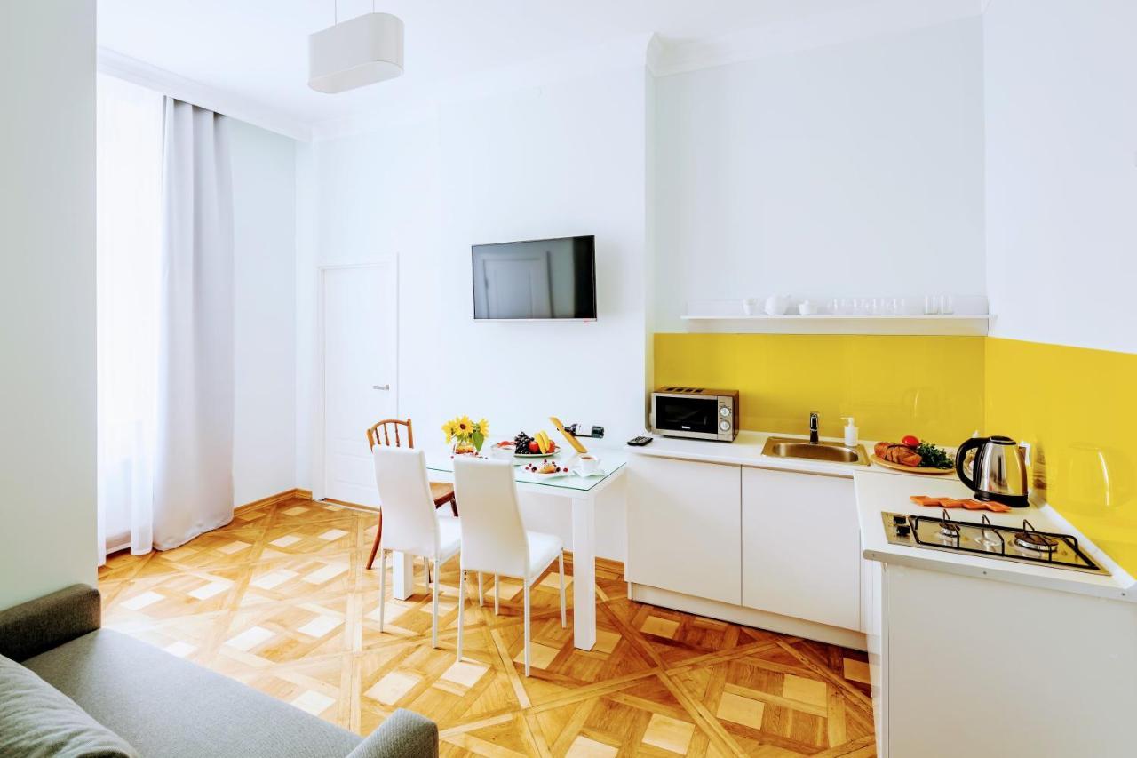 Family Apartments In Lviv Center With Balcony Eksteriør bilde